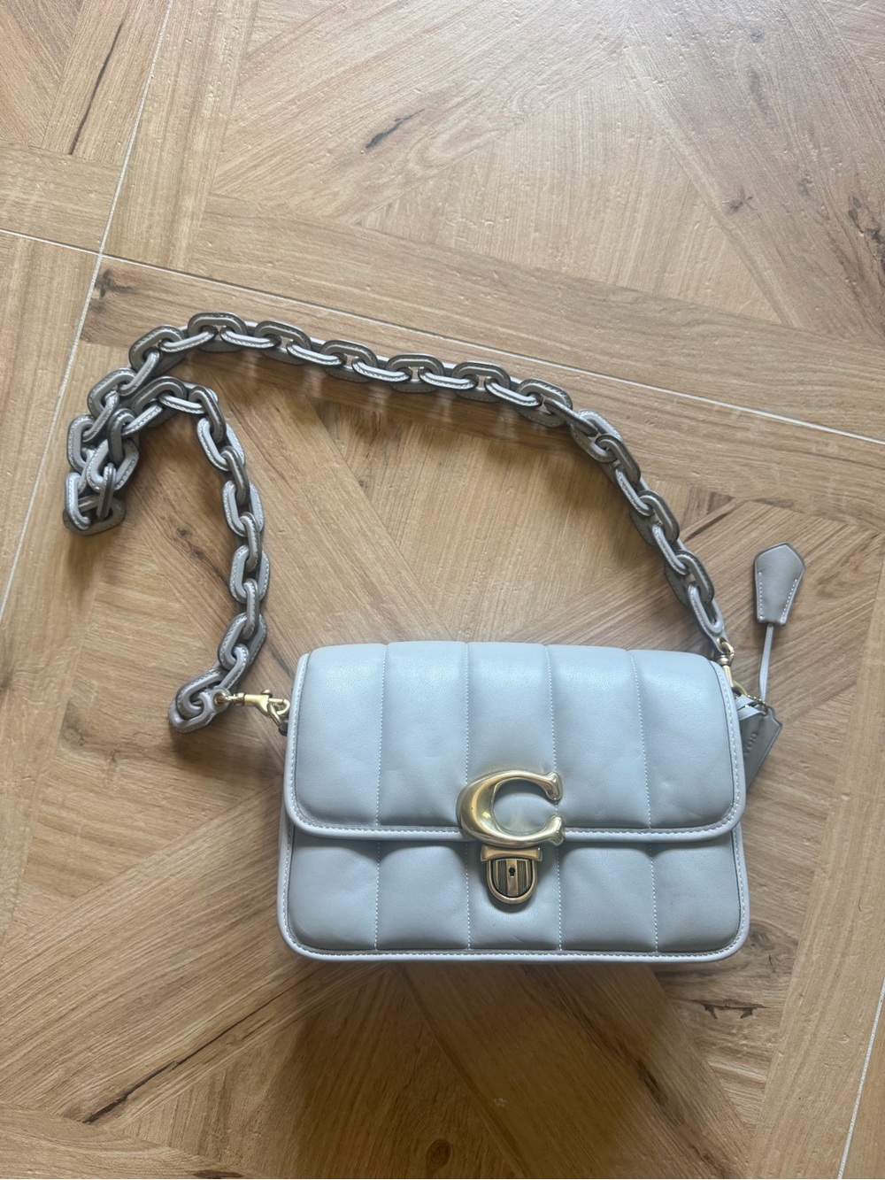 Chic Quilted Shoulder Bag with Gold Hardware - Light Gray